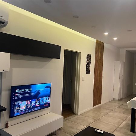 Suite In San Telmo Dormitorio En Suite Con Dos Banos Y Balcon A La Calle Buenos Aires Eksteriør billede