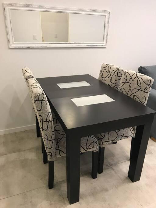 Suite In San Telmo Dormitorio En Suite Con Dos Banos Y Balcon A La Calle Buenos Aires Eksteriør billede