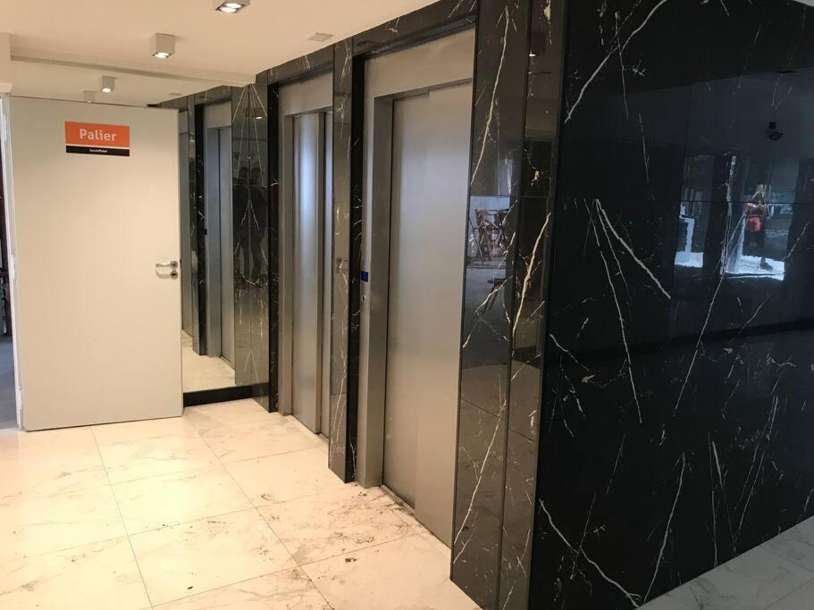 Suite In San Telmo Dormitorio En Suite Con Dos Banos Y Balcon A La Calle Buenos Aires Eksteriør billede