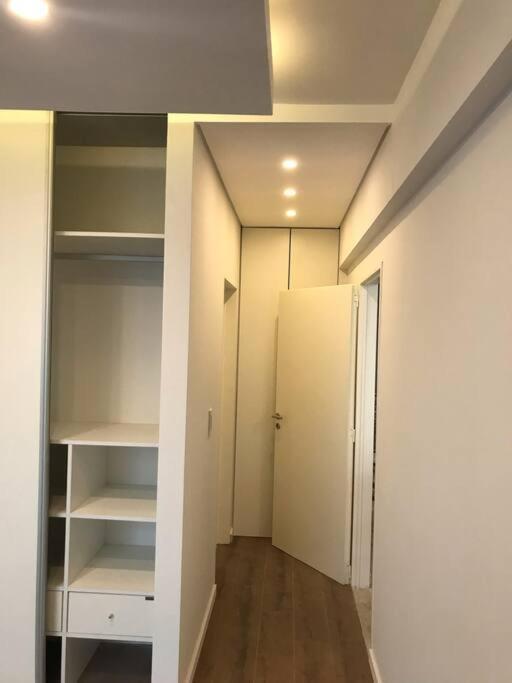 Suite In San Telmo Dormitorio En Suite Con Dos Banos Y Balcon A La Calle Buenos Aires Eksteriør billede