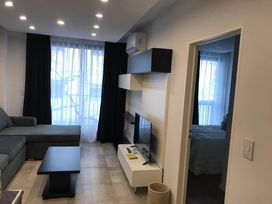 Suite In San Telmo Dormitorio En Suite Con Dos Banos Y Balcon A La Calle Buenos Aires Eksteriør billede