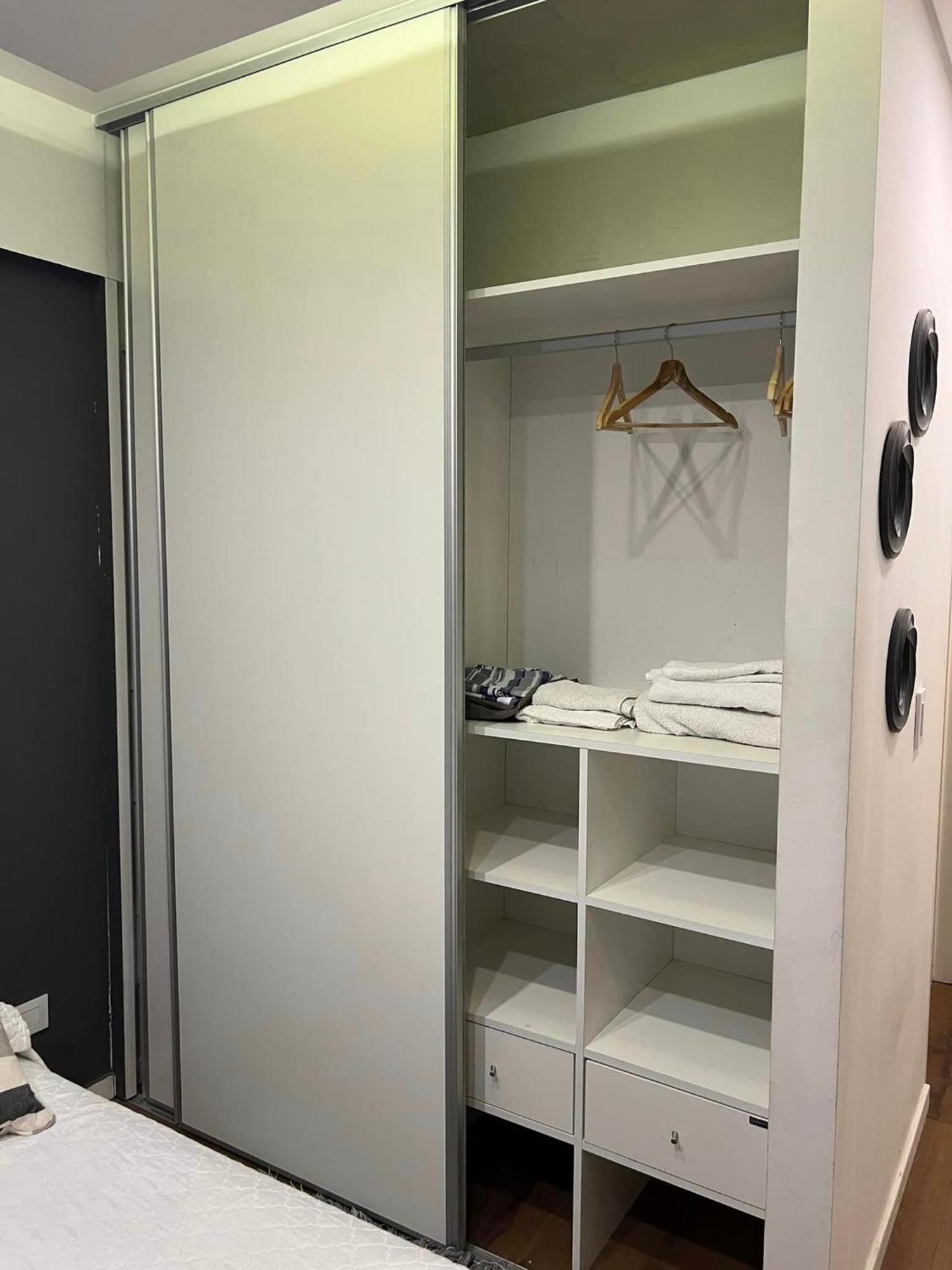 Suite In San Telmo Dormitorio En Suite Con Dos Banos Y Balcon A La Calle Buenos Aires Eksteriør billede