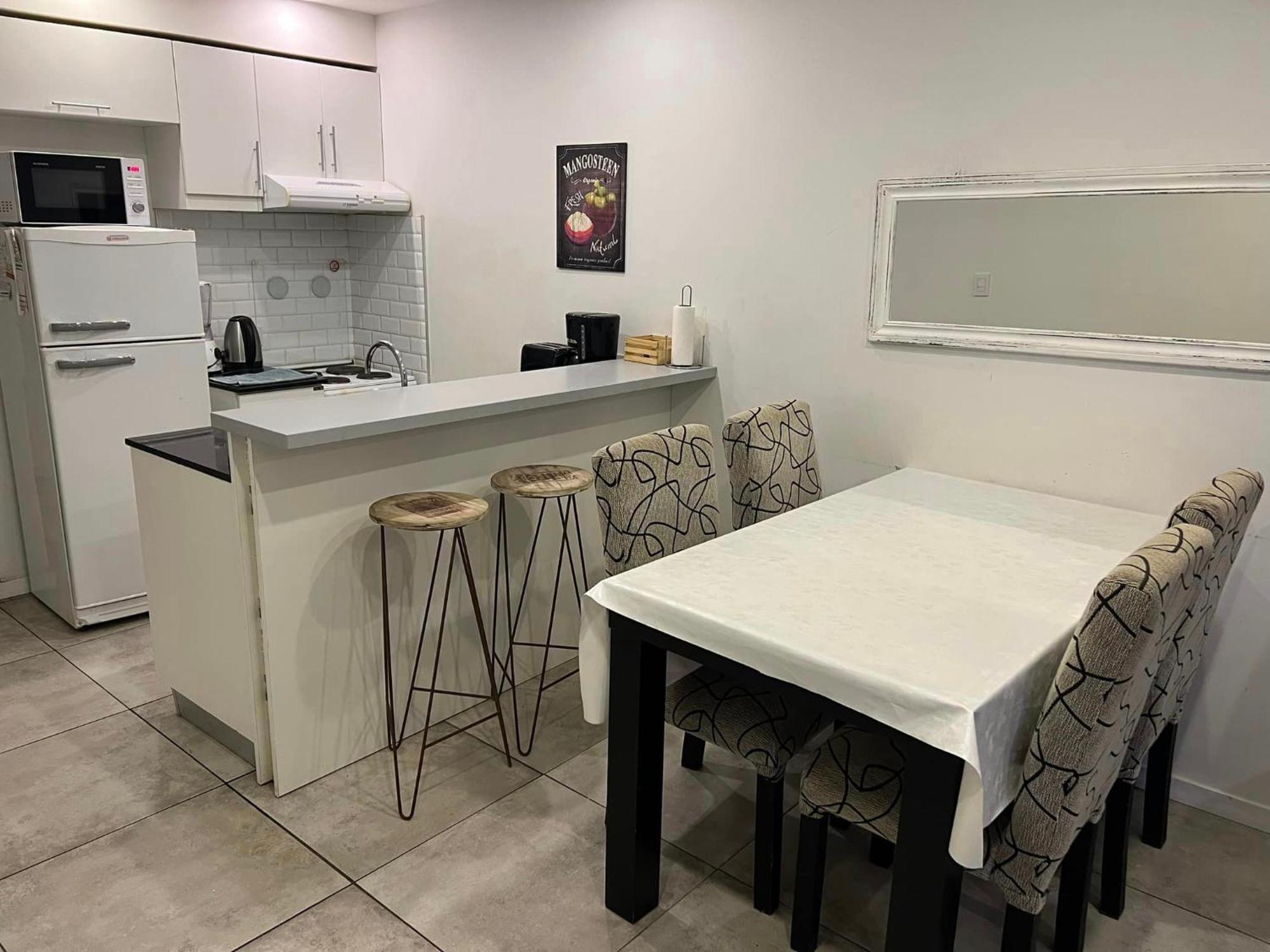 Suite In San Telmo Dormitorio En Suite Con Dos Banos Y Balcon A La Calle Buenos Aires Eksteriør billede