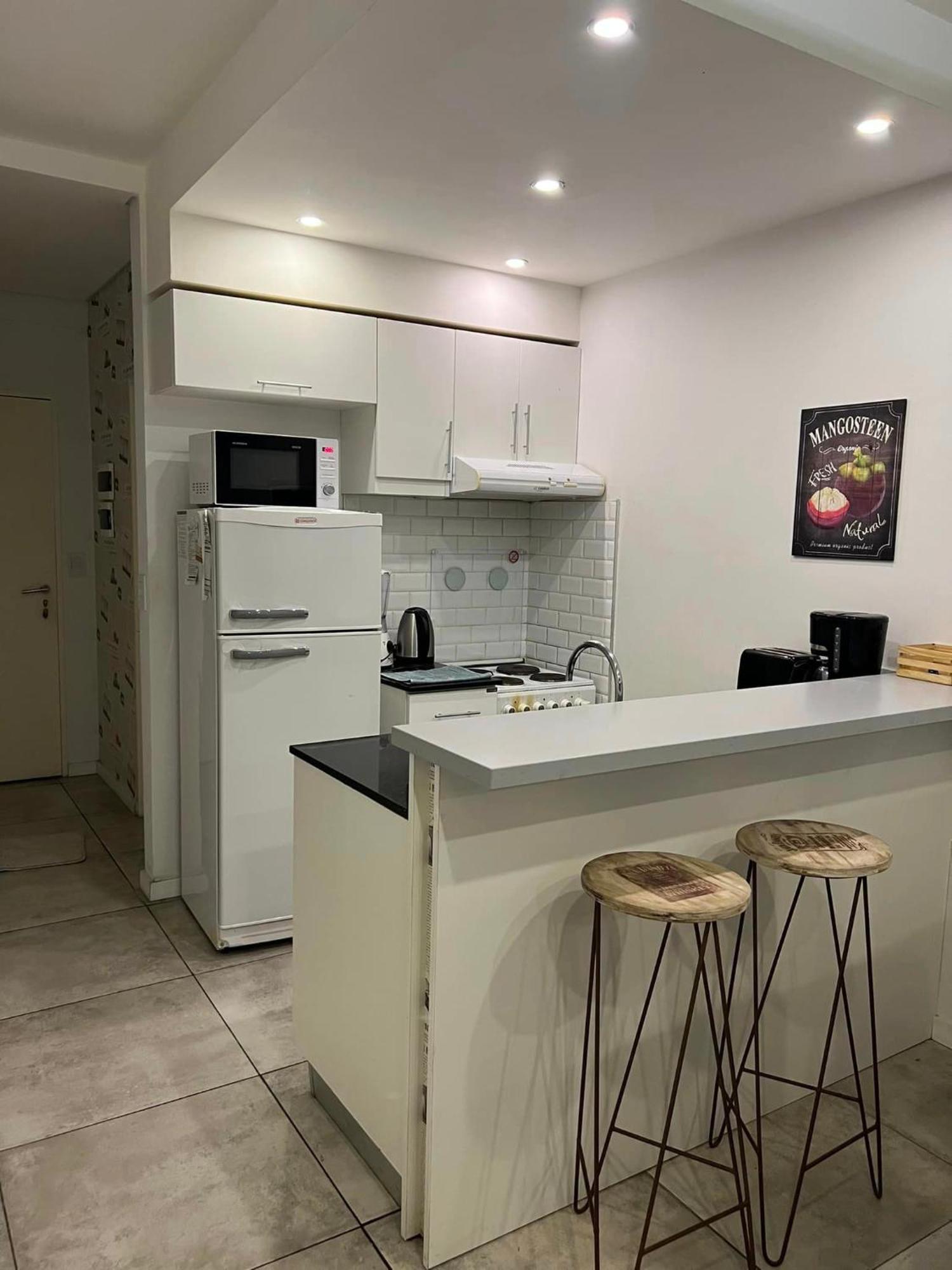 Suite In San Telmo Dormitorio En Suite Con Dos Banos Y Balcon A La Calle Buenos Aires Eksteriør billede
